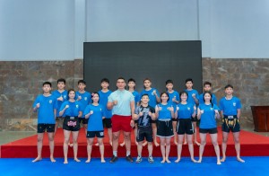 "KỶ LỤC GIA" JUJITSU ĐÀO HỒNG SƠN HUẤN LUYỆN VÕ THUẬT TẠI IVS